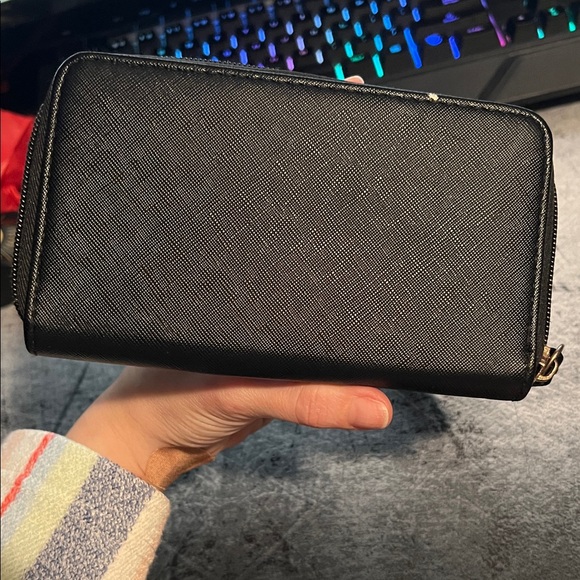 EUC Rebecca & Rifka Black Zip-Around Wristlet Wallet with Gold Medallion - Picture 5 of 16